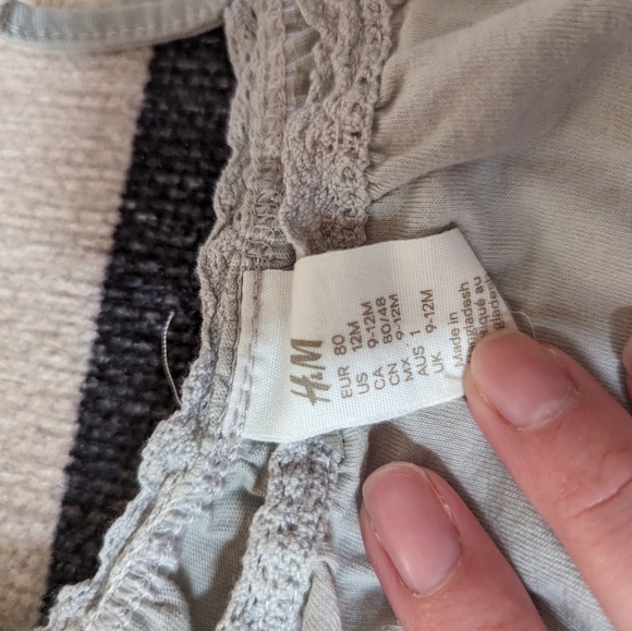 H&M 2 Pack Bodysuit 12M - Picture 3 of 5